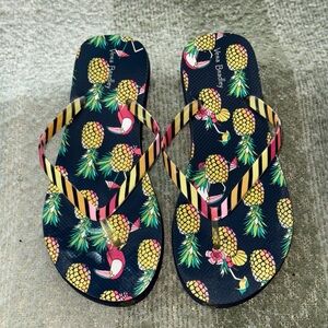New Vera Bradley Navy Pineapple Flip Flops